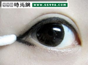 如何画眼线能将眼睛变大化妆www.ss998.com