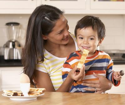 给孩子吃对营养餐 父母避开十个常犯错误